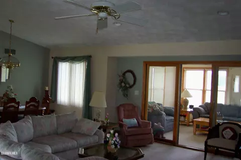 1910 Comanche Ct, Freeport, IL 61032 photo 5