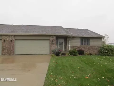 1929 Comanche Ct, Freeport, IL 61032 photo 1