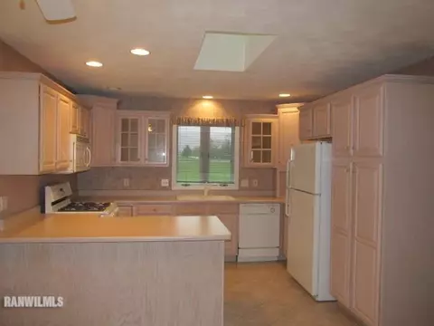 1929 Comanche Ct, Freeport, IL 61032 photo 13