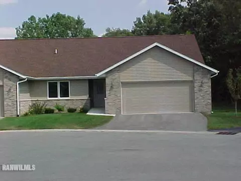 2091 Cherokee Ct, Freeport, IL 61032 photo 1