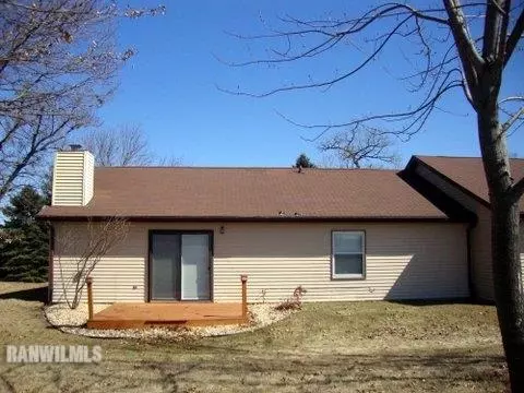 1016 Baxter Ln, Freeport, IL 61032 photo 2