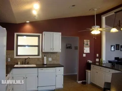 1016 Baxter Ln, Freeport, IL 61032 photo 5