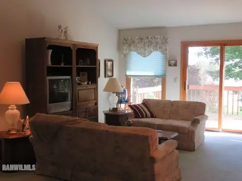 1009 Baxter, Freeport, IL 61032 photo 2