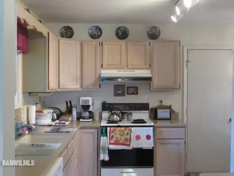 1009 Baxter, Freeport, IL 61032 photo 4