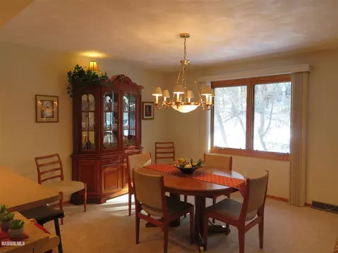 2071 Cherokee Ct, Freeport, IL 61032 photo 7