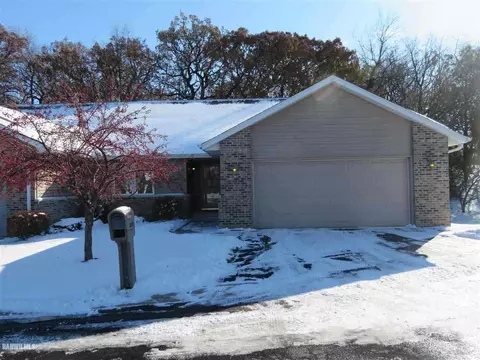 2071 Cherokee Ct, Freeport, IL 61032 photo 1