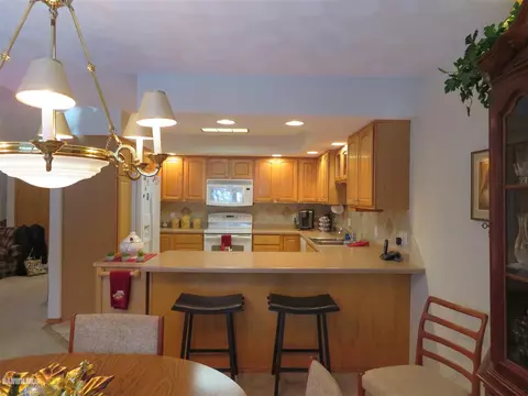 2071 Cherokee Ct, Freeport, IL 61032 photo 5