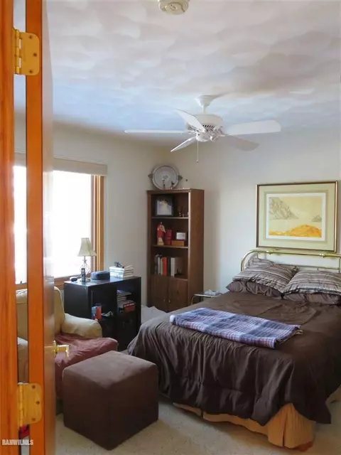 2071 Cherokee Ct, Freeport, IL 61032 photo 3