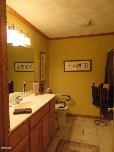 2071 Cherokee Ct, Freeport, IL 61032 photo 10