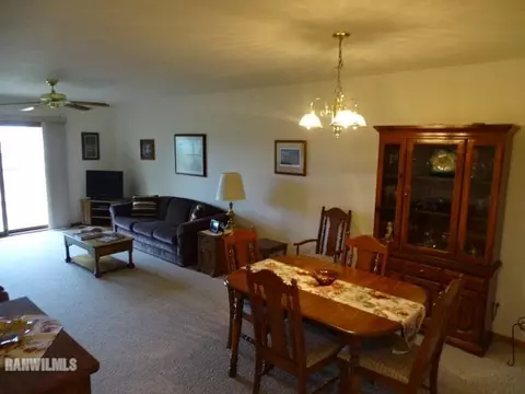 3178 Sandy Pointe Dr, Freeport, IL 61032 photo 3