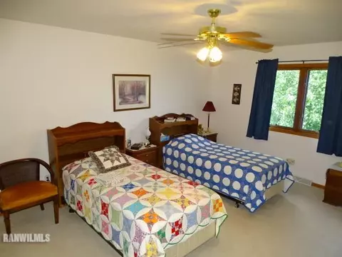 3178 Sandy Pointe Dr, Freeport, IL 61032 photo 9