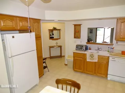 3178 Sandy Pointe Dr, Freeport, IL 61032 photo 14