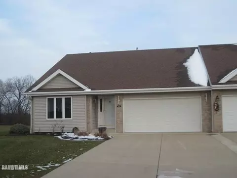 2202 Hillside Ct, Freeport, IL 61032 photo 1