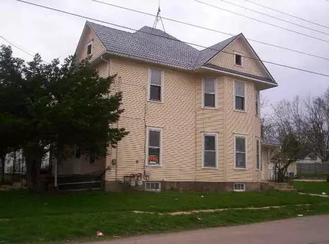 1002 S Oak Ave, Freeport, IL 61032 photo 1