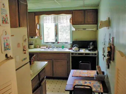 110-112 E Jefferson St, Freeport, IL 61032 photo 4