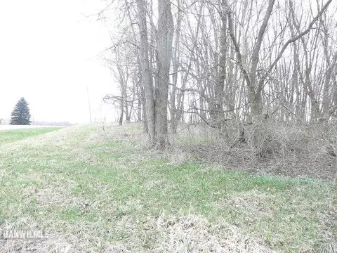 3471 E Lamm Rd, Freeport, IL 61032 photo 2