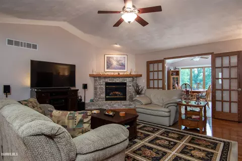1-182 Hooks Ct, Lanark, IL 61046 photo 6