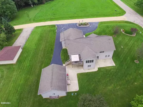 1-182 Hooks Ct, Lanark, IL 61046 photo 12
