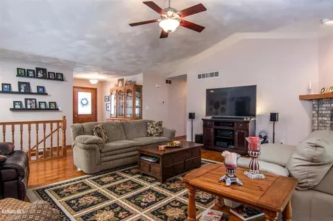 1-182 Hooks Ct, Lanark, IL 61046 photo 7