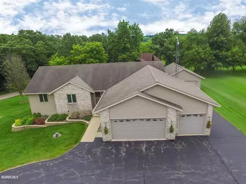 1-182 Hooks Ct, Lanark, IL 61046 photo 1