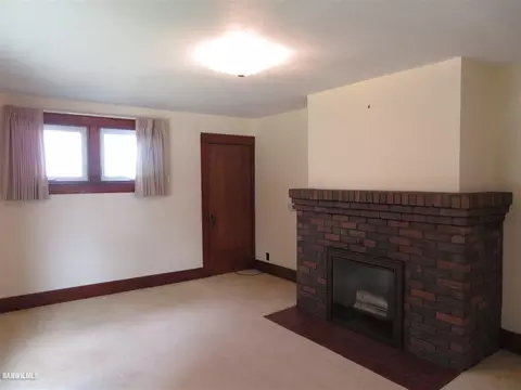 521 N Brick Ave, Freeport, IL 61032 photo 4