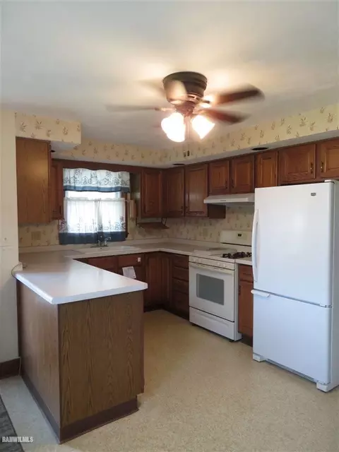 521 N Brick Ave, Freeport, IL 61032 photo 7