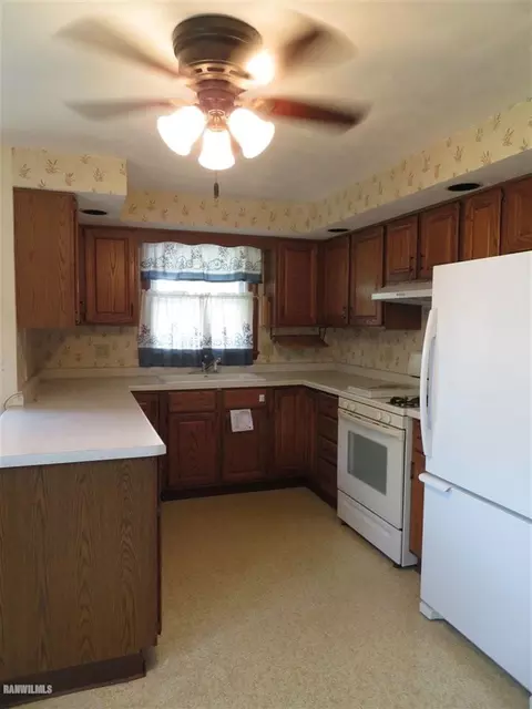 521 N Brick Ave, Freeport, IL 61032 photo 8