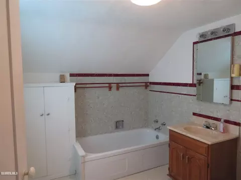 521 N Brick Ave, Freeport, IL 61032 photo 14