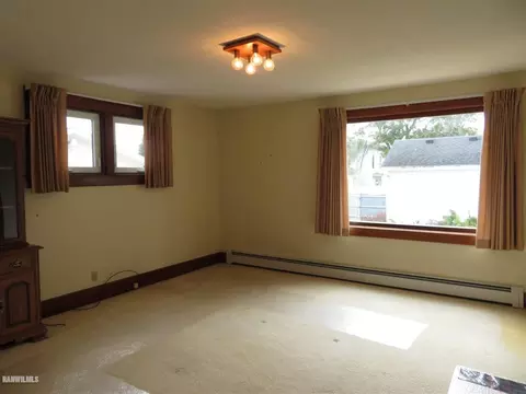 521 N Brick Ave, Freeport, IL 61032 photo 3