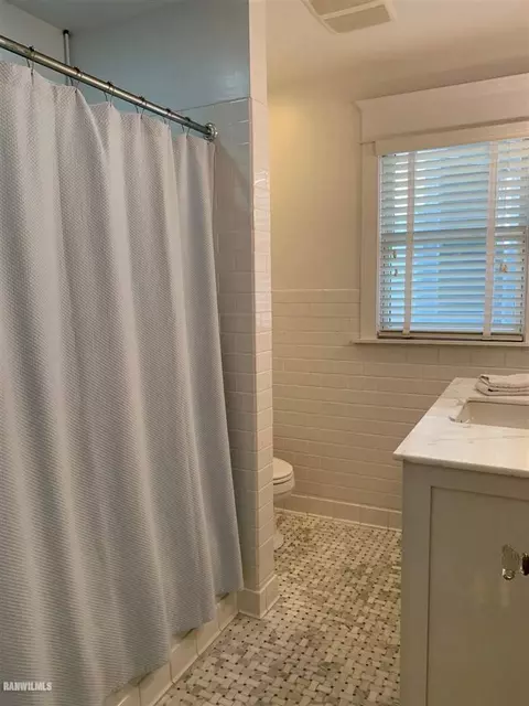 1237 W Hood Ave, Chicago, IL 60660 photo 30