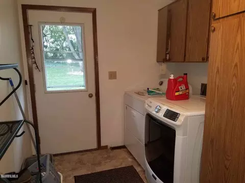 1424 Jay St, Freeport, IL 61032 photo 4