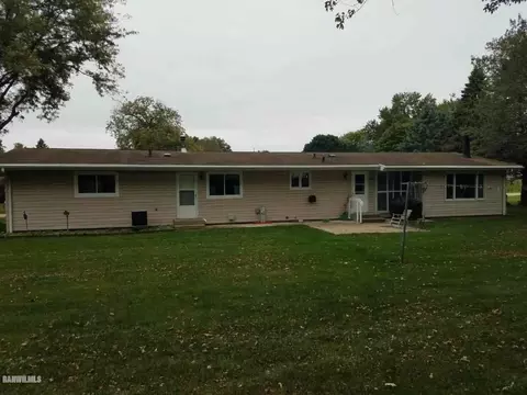 1424 Jay St, Freeport, IL 61032 photo 2