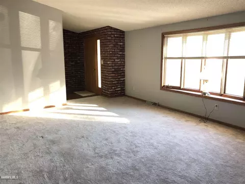 1226 Jay St, Freeport, IL 61032 photo 3
