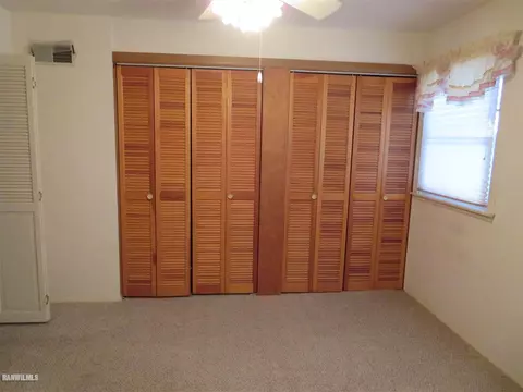 1211 S State St, Freeport, IL 61032 photo 5