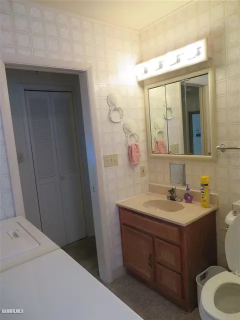 1211 S State St, Freeport, IL 61032 photo 9