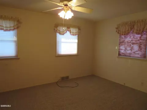 1211 S State St, Freeport, IL 61032 photo 4