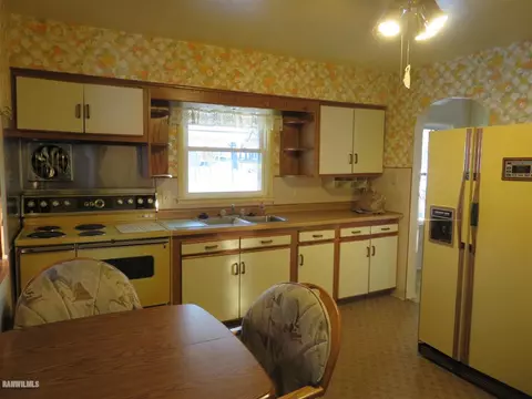 1211 S State St, Freeport, IL 61032 photo 10