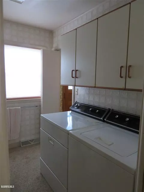1211 S State St, Freeport, IL 61032 photo 8