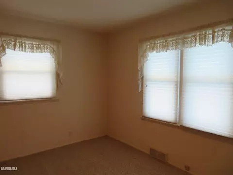 1211 S State St, Freeport, IL 61032 photo 6