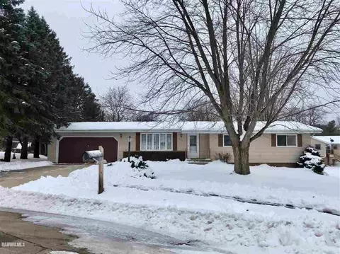 1907 Tomahawk Ct, Freeport, IL 61032 photo 1