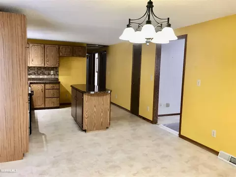1907 Tomahawk Ct, Freeport, IL 61032 photo 4