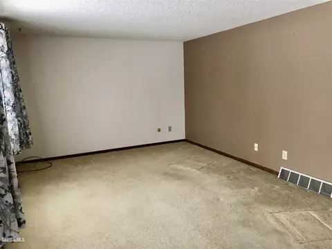 1907 Tomahawk Ct, Freeport, IL 61032 photo 2