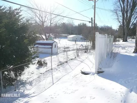 1506 Winter Dr, Freeport, IL 61032 photo 2