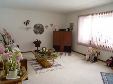 5887 Sweet Grass Dr, Roscoe, IL 61073 photo 2
