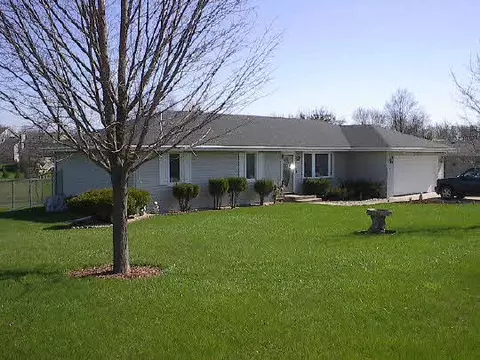 5887 Sweet Grass Dr, Roscoe, IL 61073 photo 1