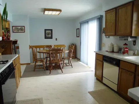 5887 Sweet Grass Dr, Roscoe, IL 61073 photo 4