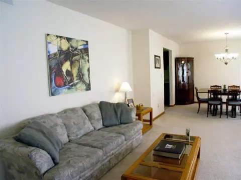 527 Santolina Dr, Roscoe, IL 61073 photo 2