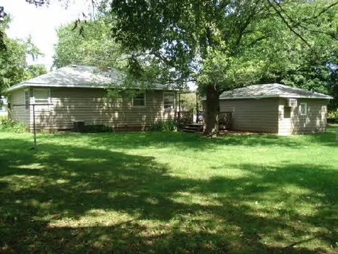 5369 Wallace Dr, Roscoe, IL 61073 photo 2