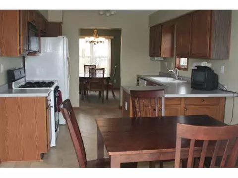 924 Quill Dr, Roscoe, IL 61073 photo 4