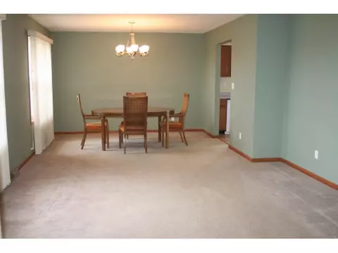924 Quill Dr, Roscoe, IL 61073 photo 2